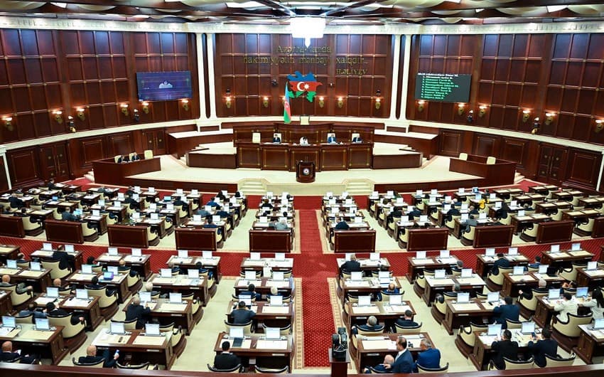Deputatlara verilən bəzi pul təminatları ləğv edilib