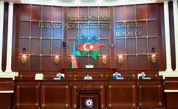 Deputatlar tətilə çıxdılar