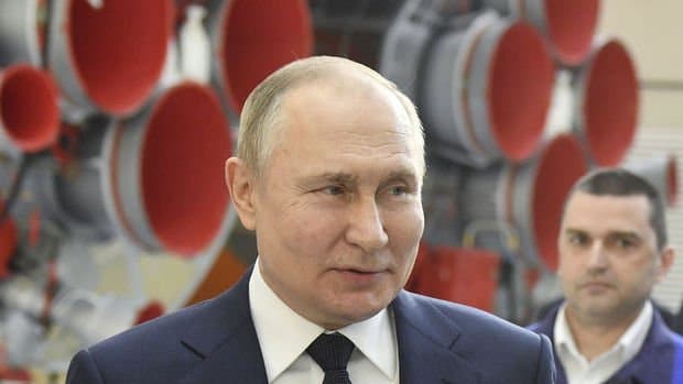 Putin xarici mətbuatın fəaliyyətini məhdudlaşdıran qanunu imzalayıb