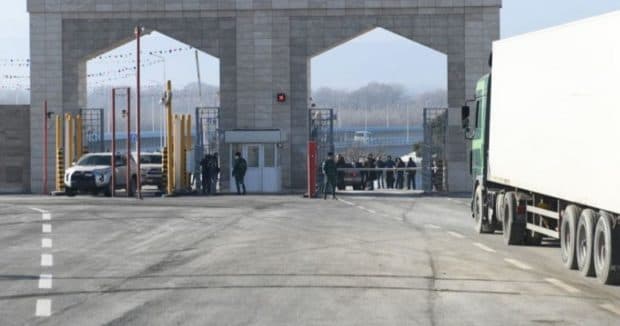 Rusiya quru sərhədini açdı