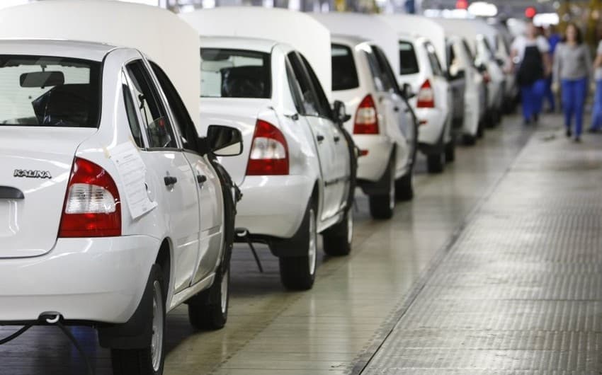 Azərbaycan avtomobil idxalını 11 % azaldıb