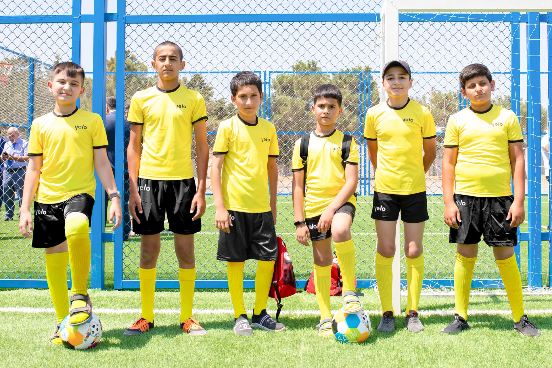Yelo Bank-dan uşaq futboluna dəstək