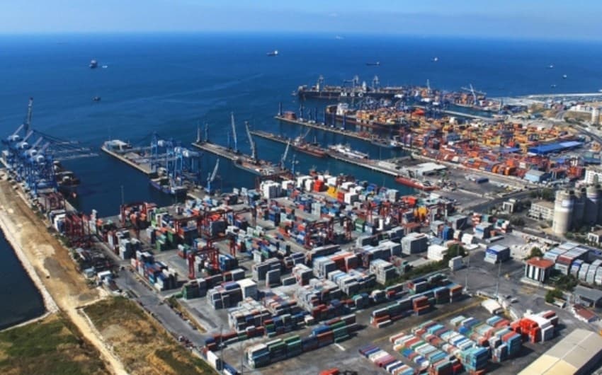 Bakı Limanında konteyner aşırılması 32 % artıb