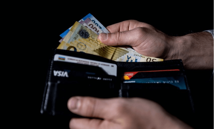 Baş prokurorun maaşı 3260 manat olub