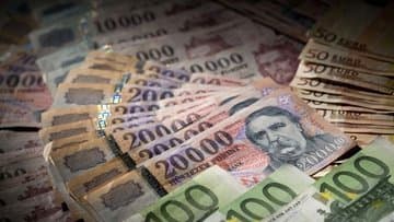 3 ən kövrək valyutanın indi tənəzzül riski var