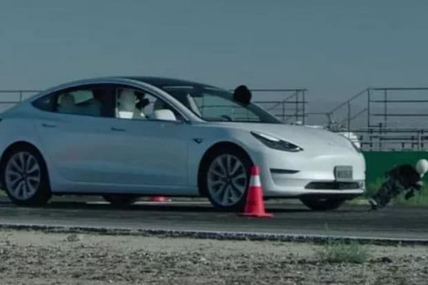 “Tesla” avtopilotu sınaqdan keçə bilmədi - VİDEO