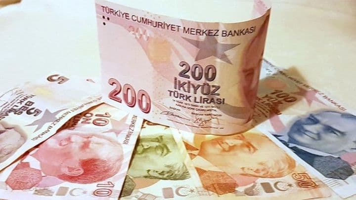 Lirə dollar qarşısında ucuzlaşıb