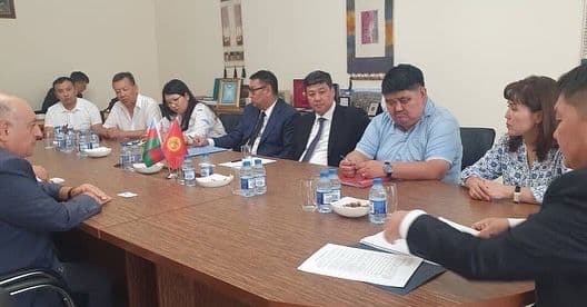 Qırğızıstan səfirliyində işgüzar görüş