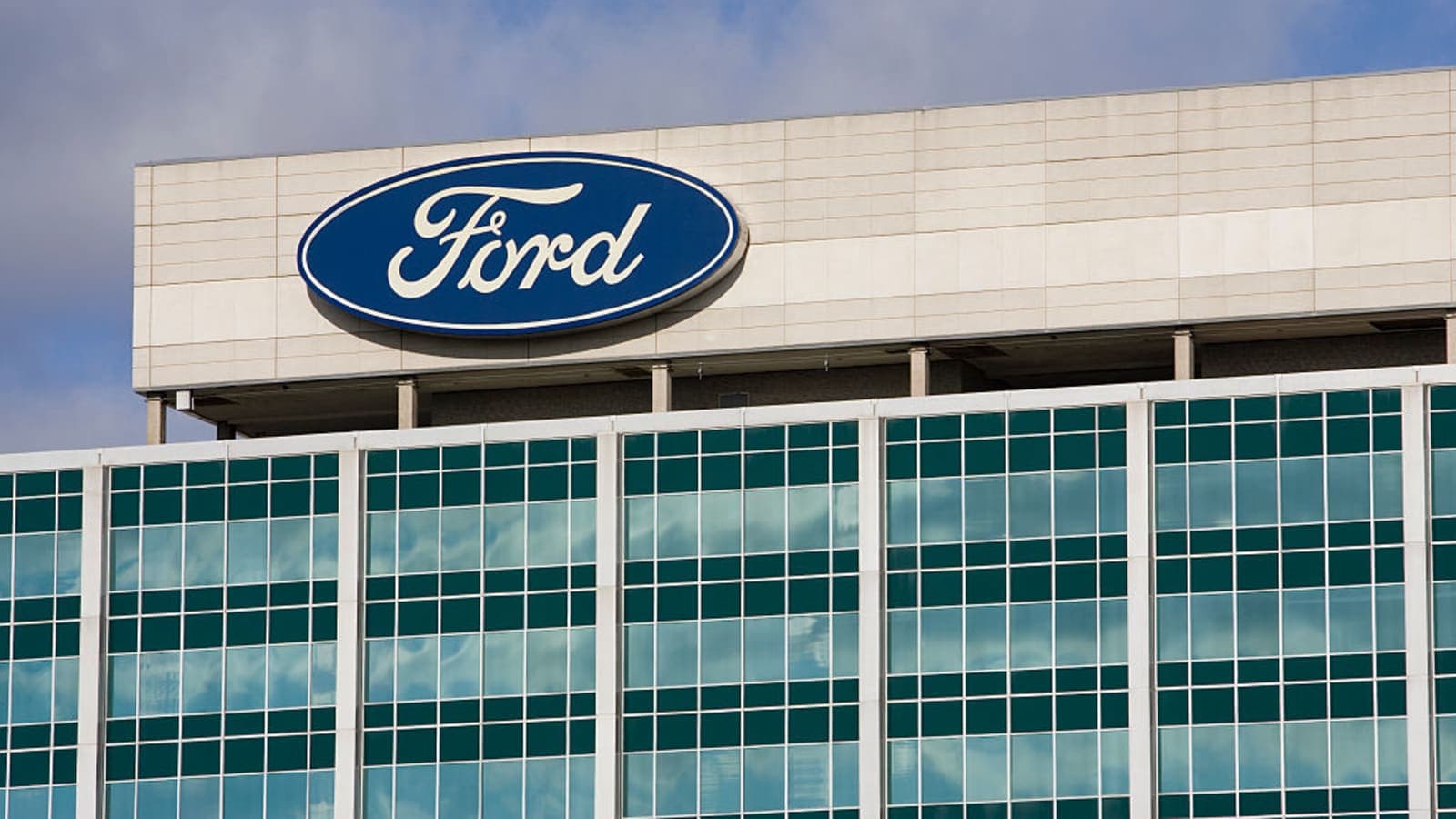 “Ford” şirkəti məhkəmənin qərarından apelyasiya şikayəti verməyi hazırlaşır