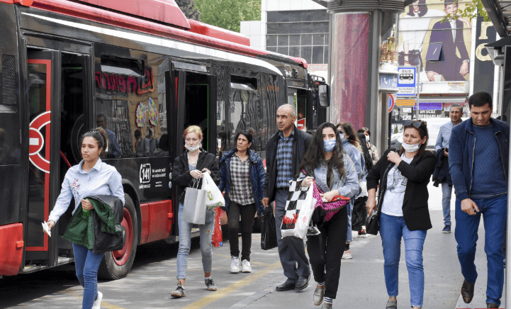 BNA: Avtobuslar sıxlıq səbəbindən gecikir, zolaqların tələbinə riayət olunmur