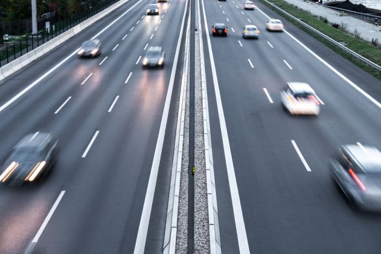 Azərbaycanda avtomobil nəqliyyatı ilə sərnişin daşımaları 25% artıb