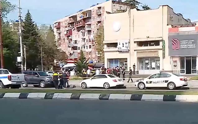 Gürcüstanda banka silahlı hücum, 12 girov var