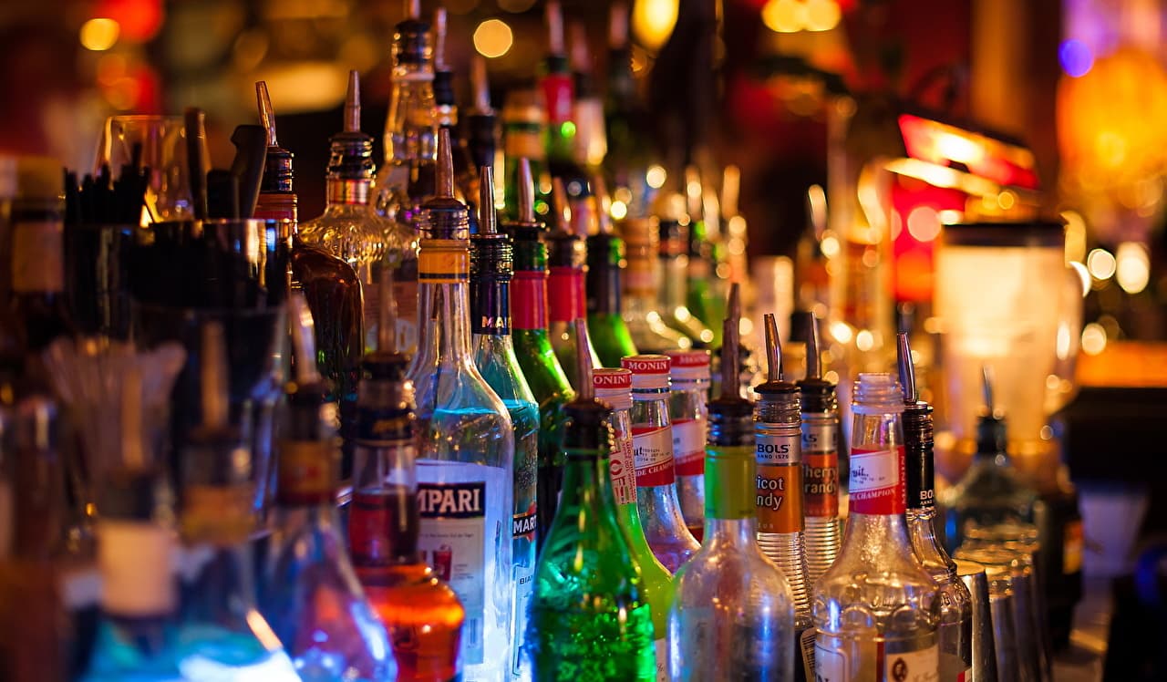Azərbaycana alkoqollu içkilərin ixracı və idxalı artıb