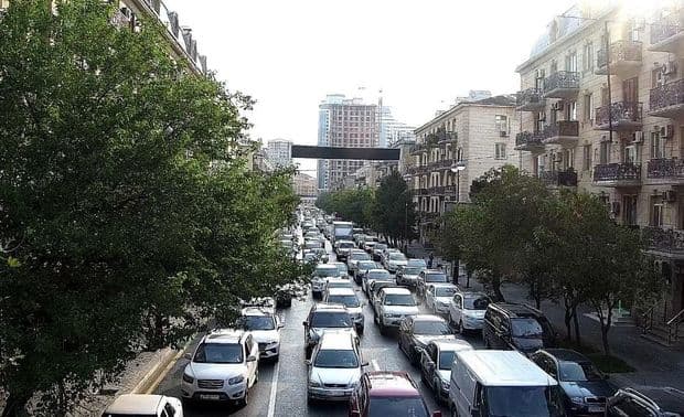 Bakı yollarında son vəziyyət açıqlandı: 17 istiqamətdə SIXLIQ var