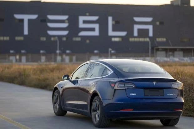 “Tesla” milyondan çox elektromobilini geri çağırır