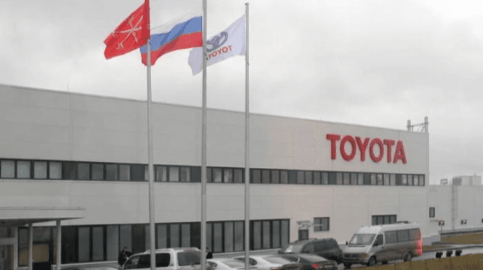 Toyota Rusiyadakı zavodunu bağlayır