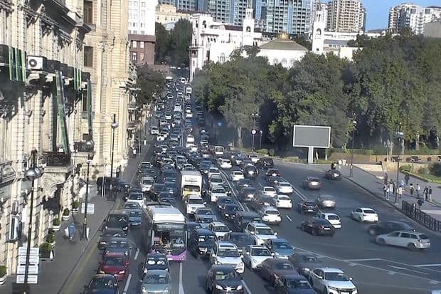 Bakıda 20 küçə və prospektdə sıxlıq var - SİYAHI