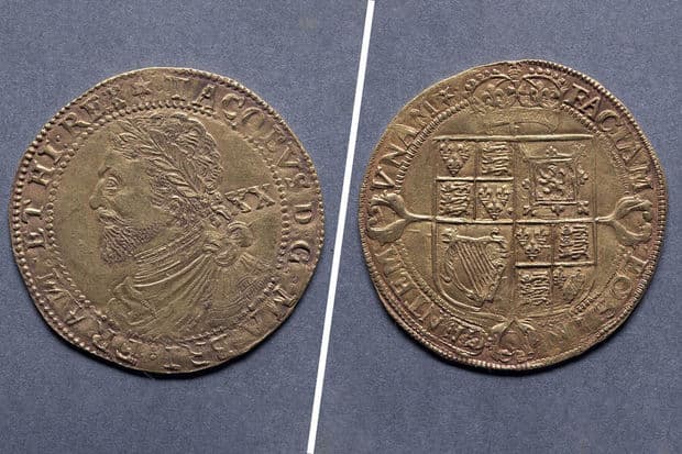 Britaniyalı cütlük evlərini təmir edərkən xəzinə tapdı