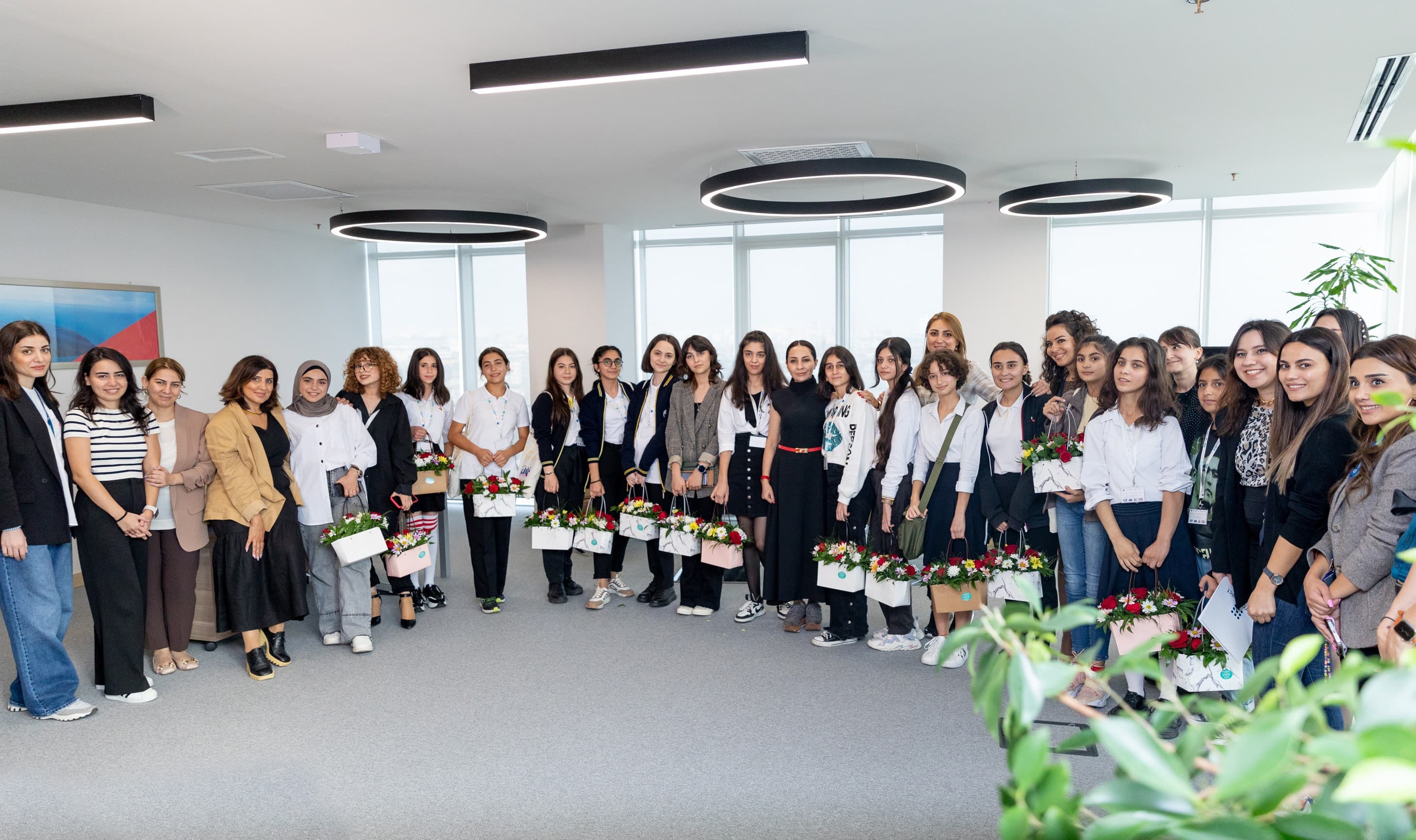 Azerconnect şirkətində Beynəlxalq Qızlar Günü münasibətilə görüş keçirilib