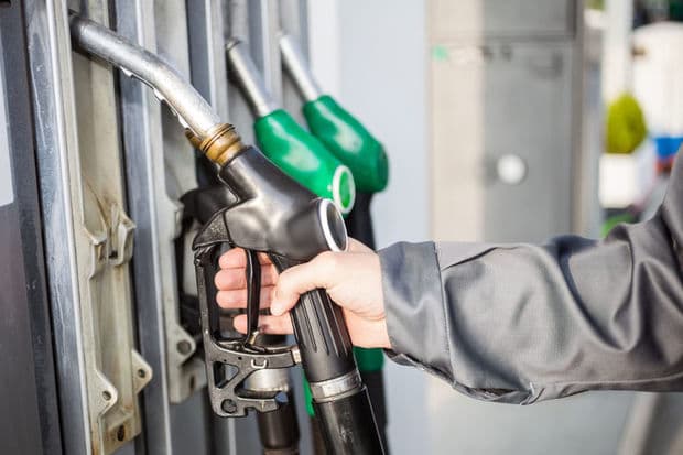 Parisdə yanacaq alışına 50 avroluq limit tətbiq edildi