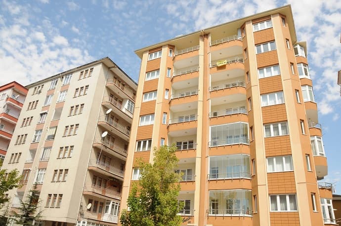 Azərbaycanda daşınmaz əmlak almış xaricilərin sayı açıqlanıb