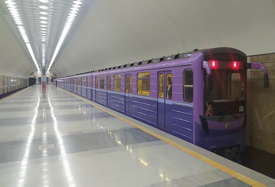 On yeni vaqon Bakı metropoliteninə gətirilib