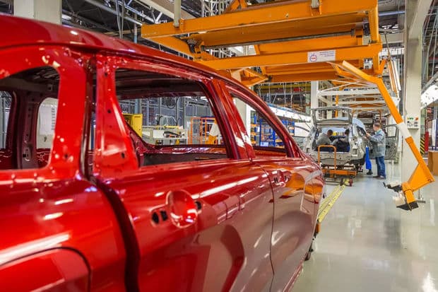 Rusiyada minik avtomobillərinin istehsalı 72% azalıb