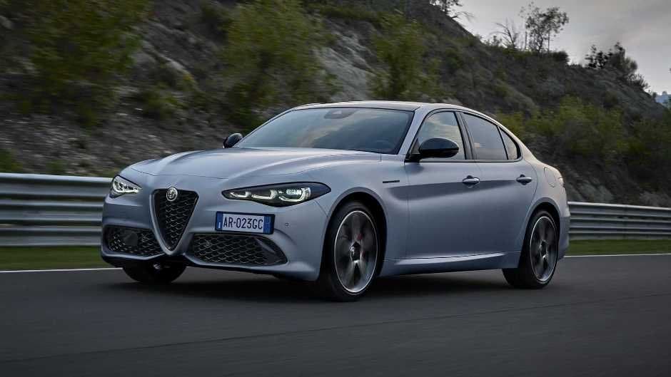 Alfa Romeo Giulia və Stelvio modelləri yeniləniblər