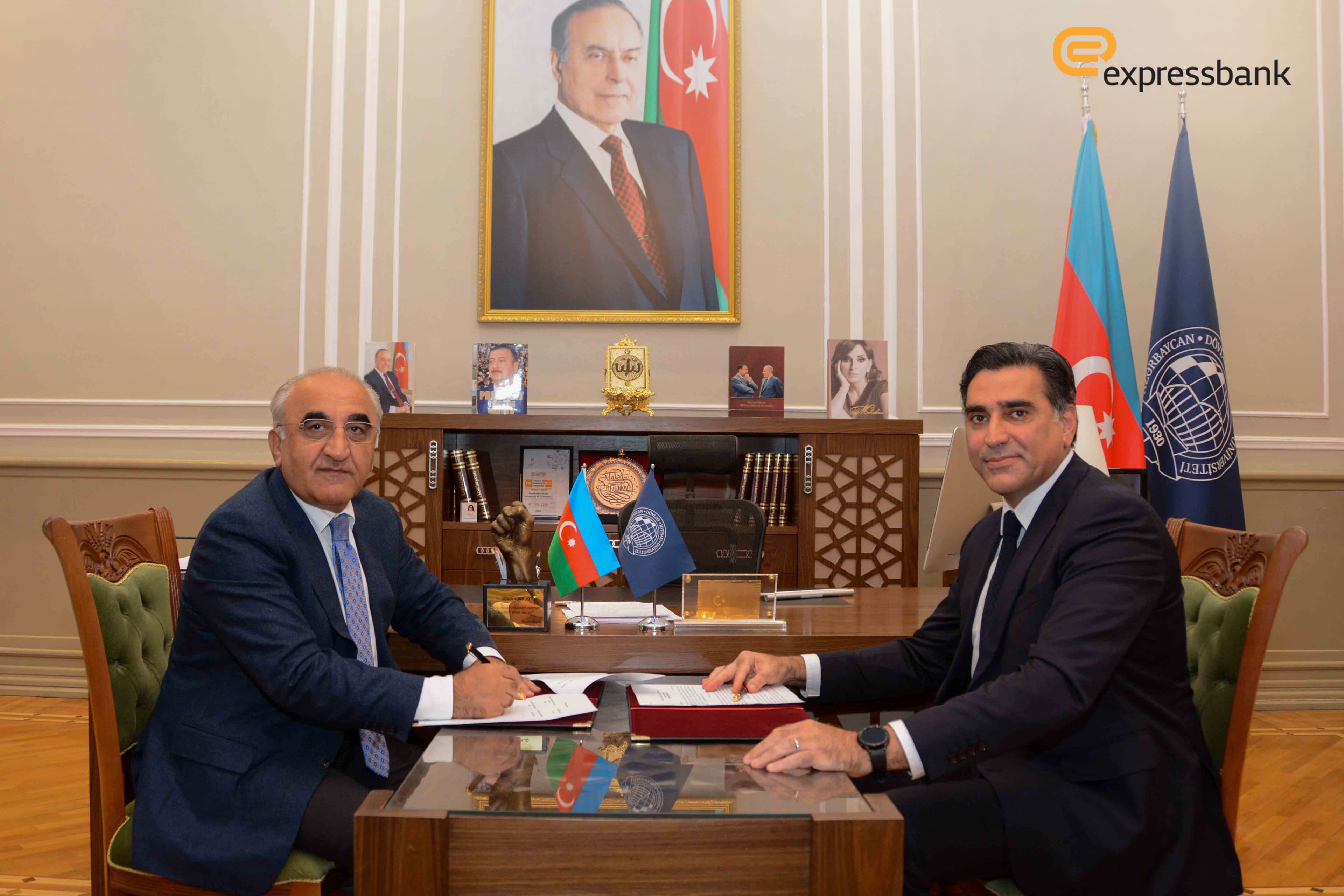 “Expressbank” və Azərbaycan Dövlət İqtisad Universiteti arasında memorandum imzalandı