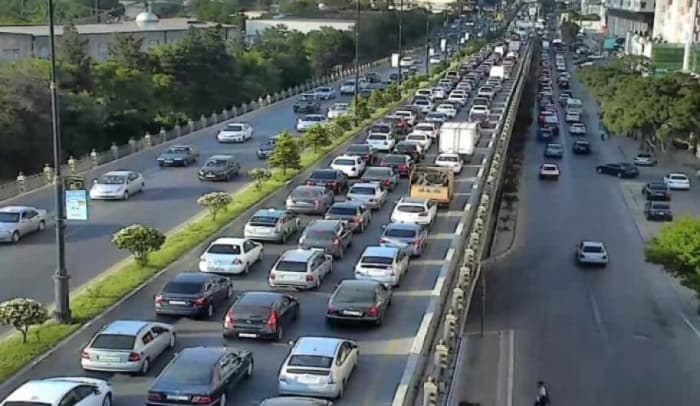 Bakıda sıxlıq olan yollar - SİYAHI