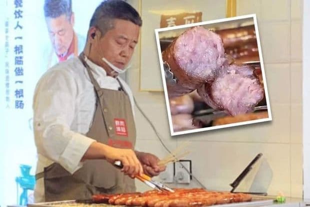 Müflis olan milyonçu borcunu ödəmək üçün küçədə sosiska satır