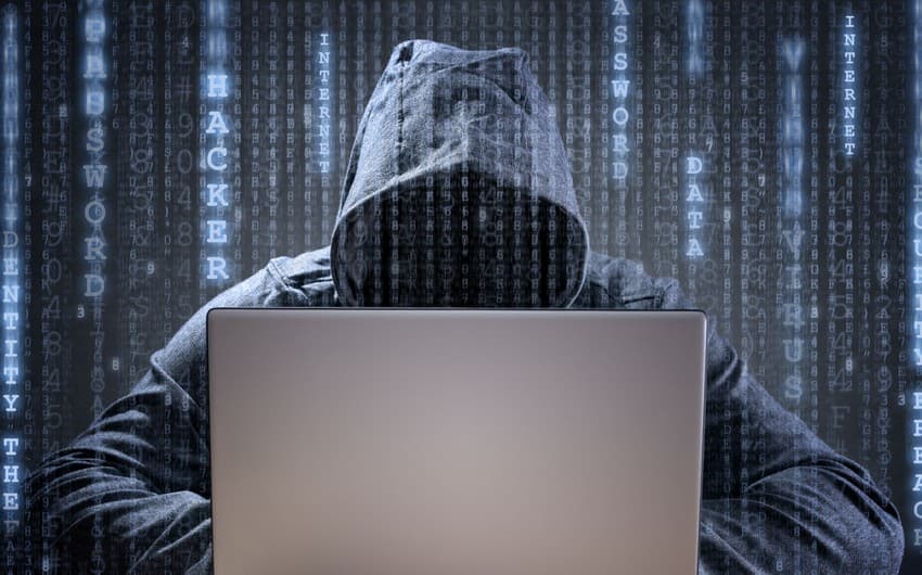 "Microsoft" şirkəti "Google" reklamlarından istifadə edərək virus yayan hakerləri aşkar edib