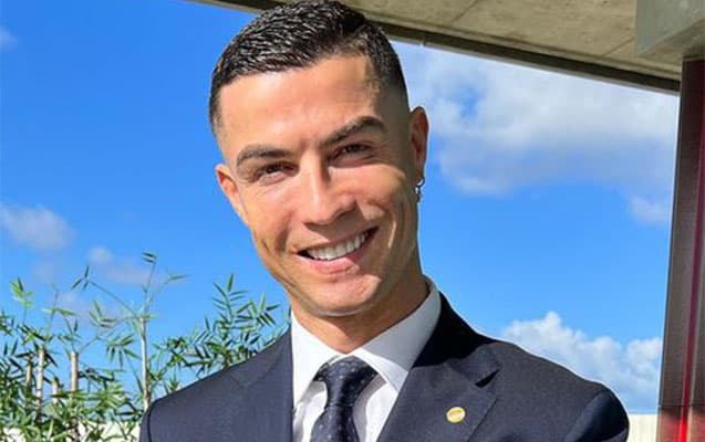 Ronaldonun reklam etdiyi 250 min manatlıq qol saatları - Fotolar