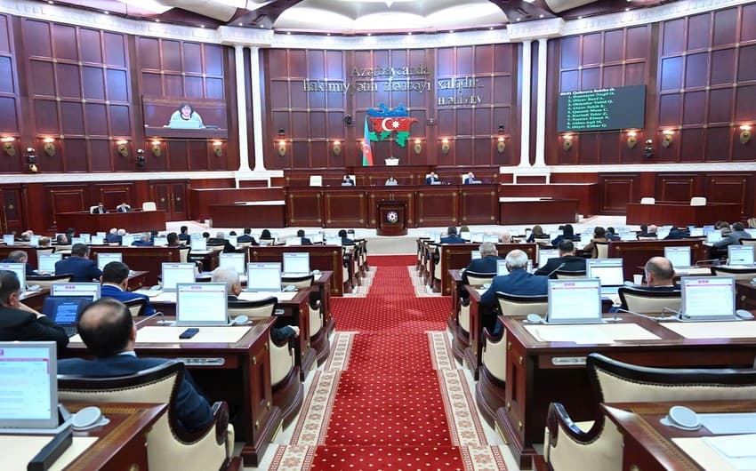 Parlamentdə büdcə zərfinə daxil olan sənədlər II oxunuşda müzakirə edilir
