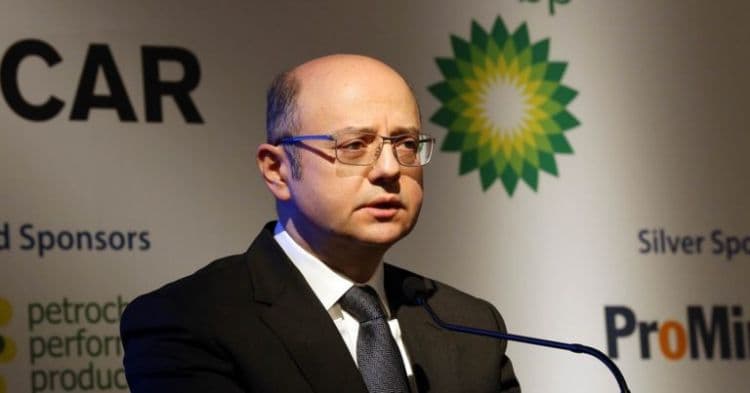 Energetika naziri Əlcəzairə səfər edib