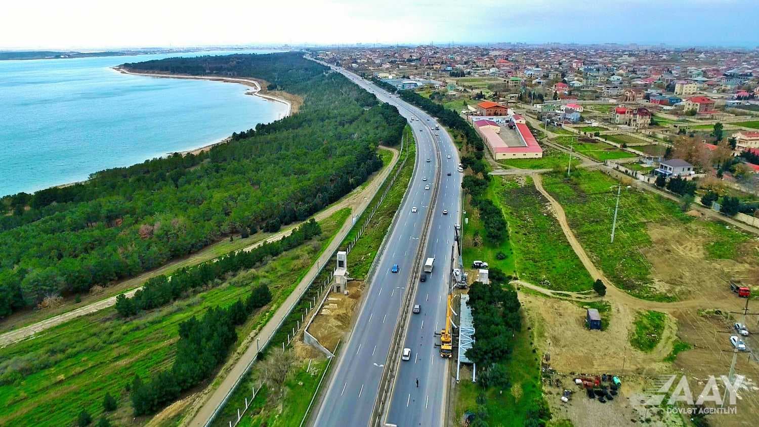 Yeni yerüstü piyada keçidinin inşası davam etdirilir