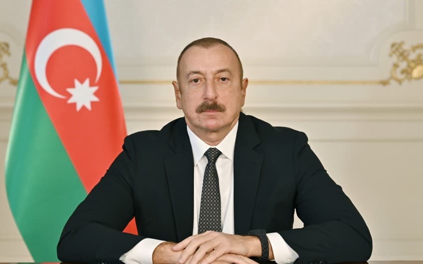 Prezident yeni alınmış xüsusi təyinatlı texnikalar və təcili tibbi yardım avtomobilləri ilə tanış olub
