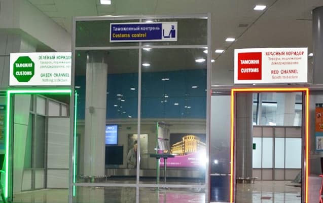 “İstəyirik sərnişinlər rahat keçsinlər, onlar isə telefon keçirdirlər”