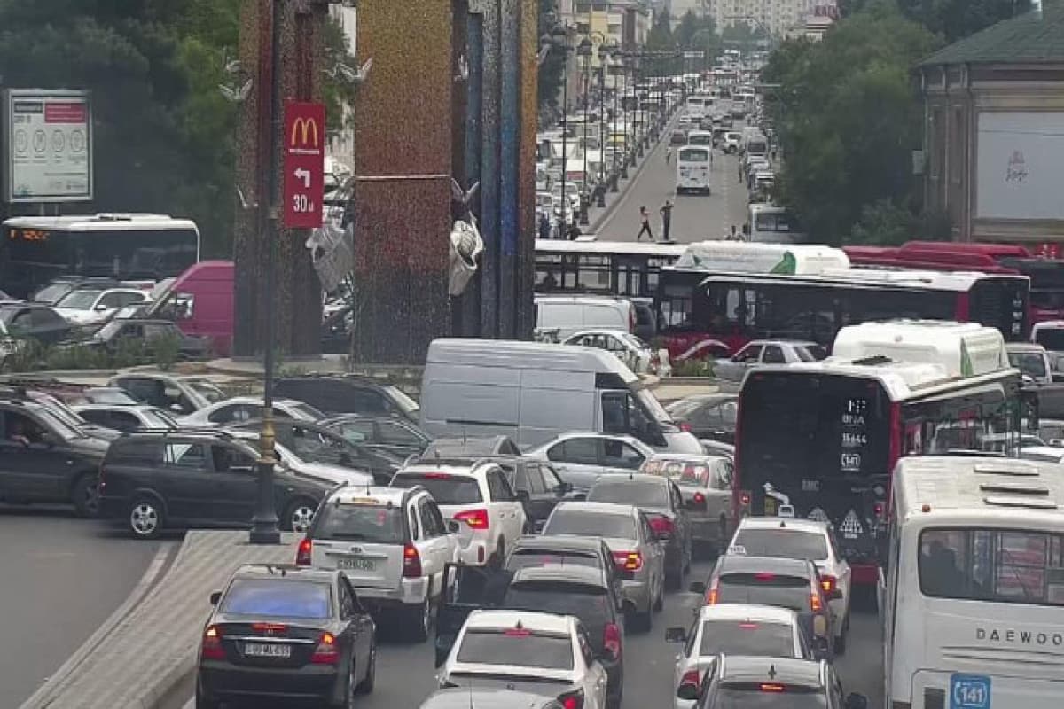 Hazırda paytaxtda sıxlıq olan yolların SİYAHISI