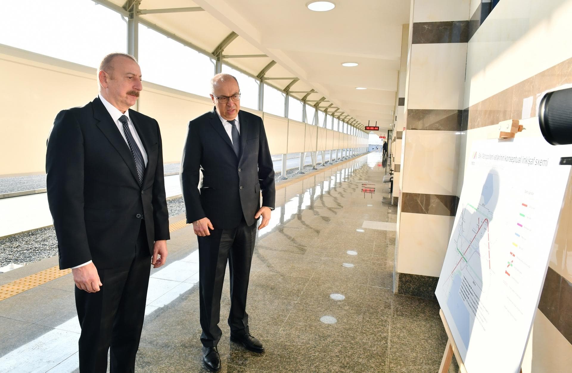 İlham Əliyev Bakı Metropoliteninin "Xocəsən" stansiyasının açılışında iştirak edib