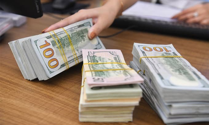 Banklara 63 milyon dollardan artıq valyuta satılıb