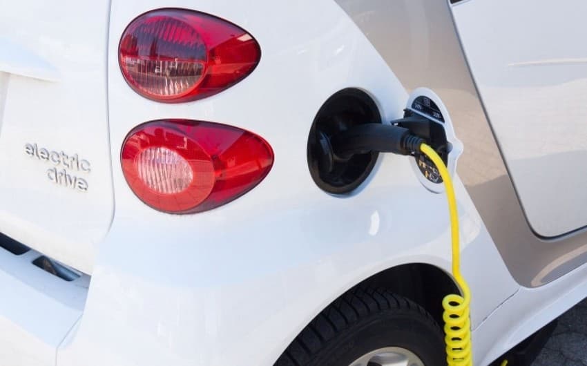 “Mercedes-Benz” elektromobilləri üçün yükləmə qurğuları şəbəkəsini yaratmaq istəyir