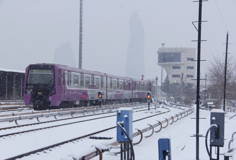 Qarlı hava şəraitində metropoliten normal iş rejimində çalışıb