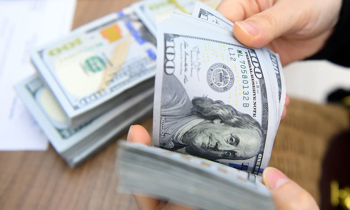 Analitiklər: Dollar üzərində təzyiqləri artır