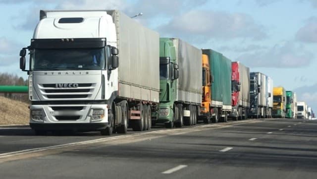 Azərbaycandan tranzit keçən nəqliyyat vasitələrinə görə yol vergisi tutulacaq