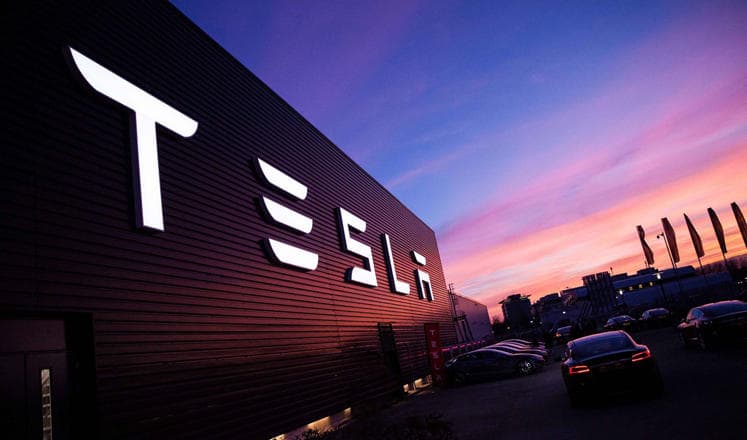 Tesla rekord gəlir əldə edib