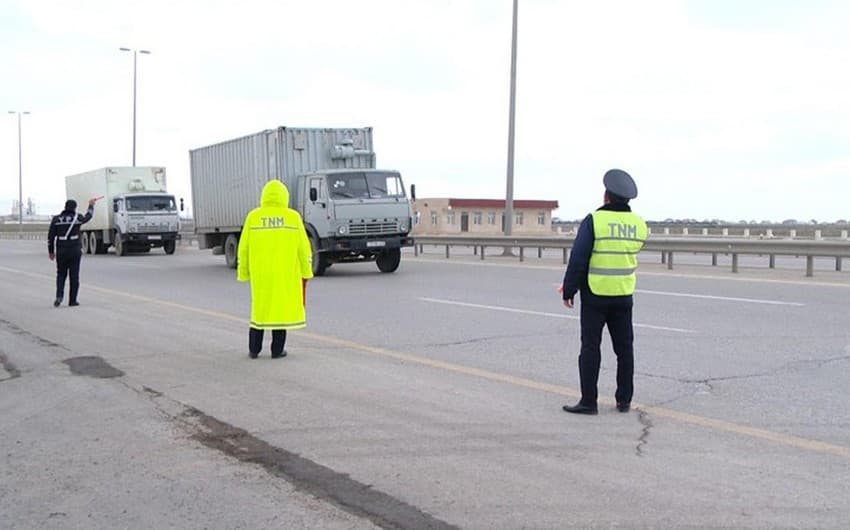 Yollarda ağırçəkili nəqliyyat vasitələrinin hərəkətinə icazənin rüsumu 50 manat olacaq