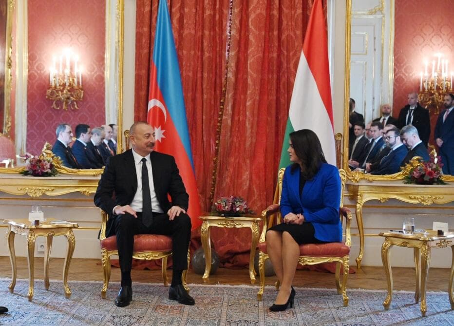 Azərbaycan və Macarıstan prezidentlərinin geniş tərkibdə görüşü olub - FOTO