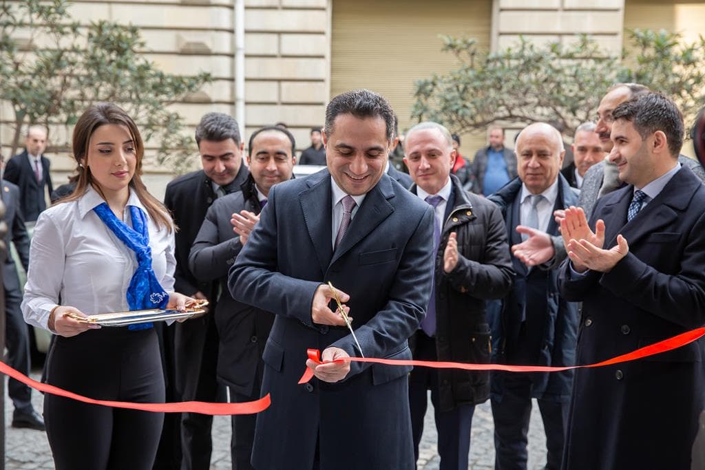 ABB tarixi binasının açılışını etdi - FOTO
