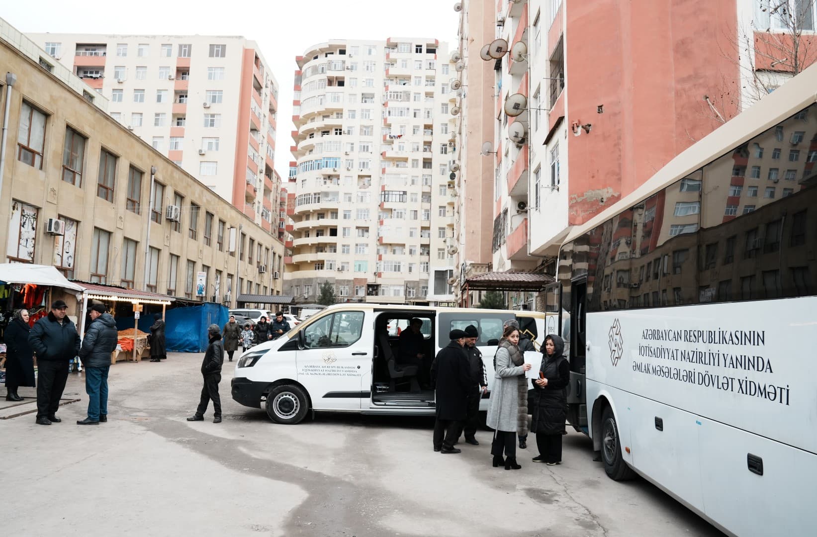 Xırdalanda vətəndaşlara səyyar qaydada daşınmaz əmlakın qeydiyyatı xidmətləri göstərilib